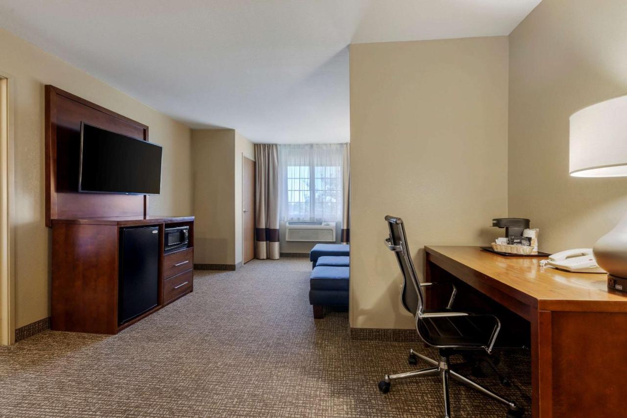 Comfort Suites Johnson Creek Conference Center Dış mekan fotoğraf